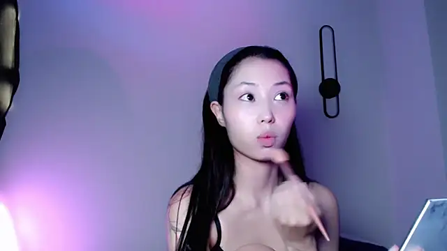 neverstoplovingme online show from June 14, 2026, 2:24 am