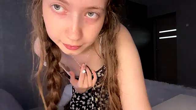 Emily Mur  online show from July 20, 2026, 10:39 am
