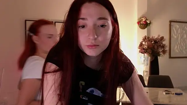 MoonkissGirls online show from July 25, 2026, 4:04 pm
