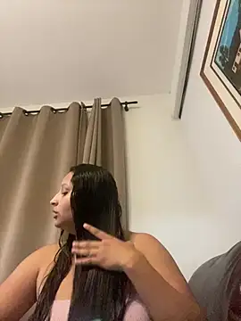julia moreira online show from July 31, 2026, 9:14 pm