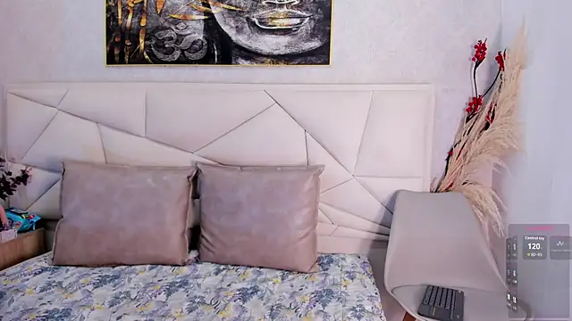lunaasmithh online show from June 11, 2026, 11:19 am