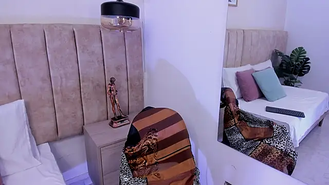DinahCarter online show from June 16, 2026, 12:41 pm