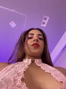 Bella-Saint online show from July 21, 2026, 9:39 pm