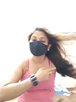 hot kiran2000 online show from June 19, 2026, 1:04 pm
