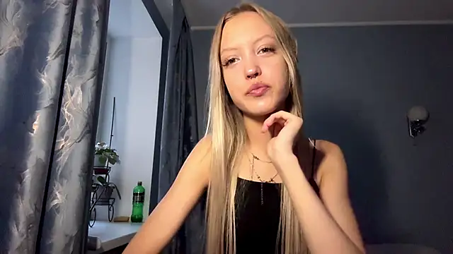 NievesHackey online show from June 19, 2026, 3:05 pm