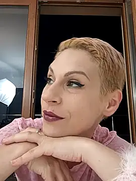 KittyDesiree online show from June 25, 2026, 7:07 pm