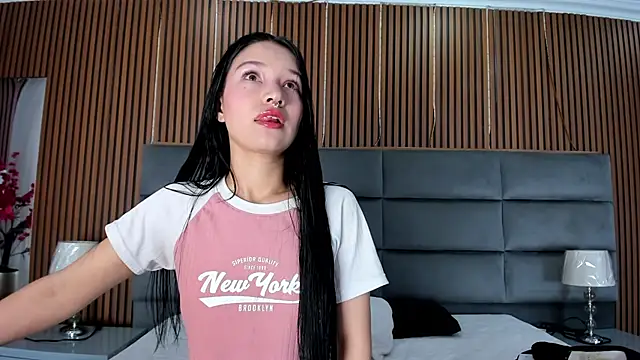 SophiieCalloway1 online show from July 14, 2026, 12:33 pm