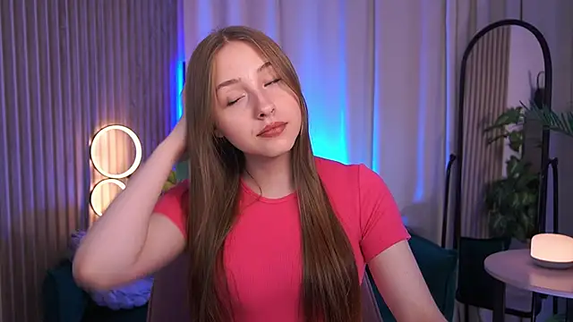 EvelinRoyce online show from June 9, 2026, 1:34 pm