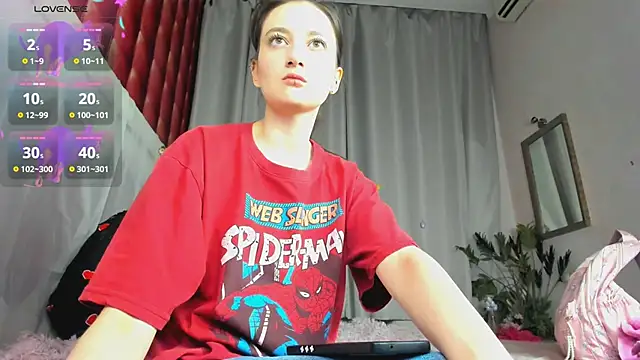 SummerLilaa online show from June 10, 2026, 4:56 am