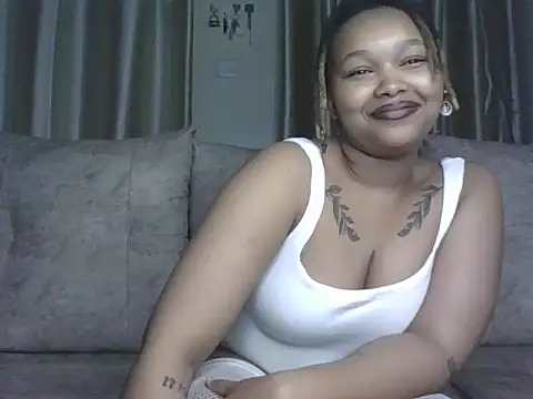 Candy Tracy online show from June 18, 2026, 10:36 pm