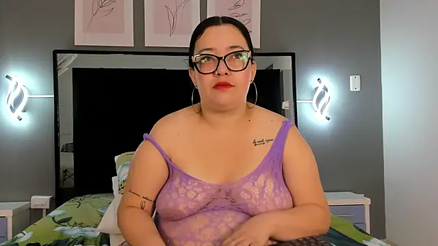 zoe curvyy online show from July 3, 2026, 12:11 pm