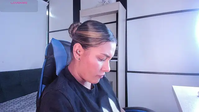 SophieWatson  online show from July 29, 2026, 3:21 pm