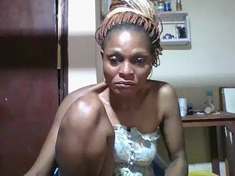 Snapshot of Ebonyqueen4 chatting on June 10, 2026, 5:39 am Ebonyqueen4 online show from June 10, 2026, 5:39 am