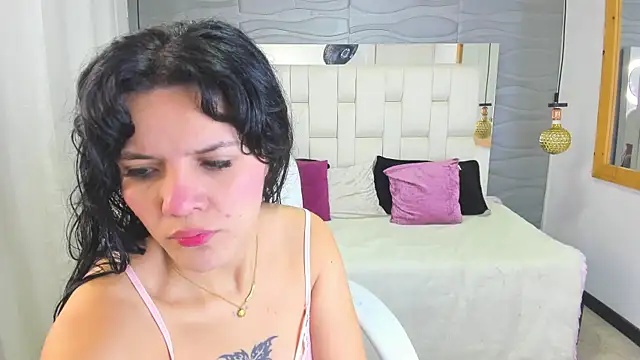 Lia  Kalifa online show from July 2, 2026, 8:48 pm