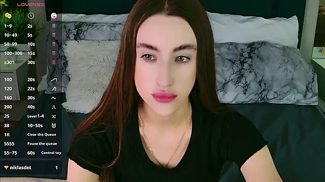 MadisonRen online show from June 4, 2026, 12:11 pm