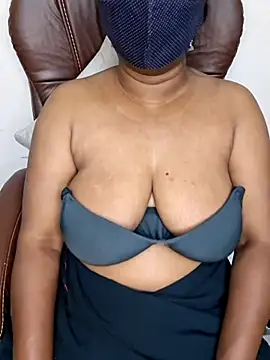 Snapshot of MISS-LOVEV chatting on June 8, 2026, 1:28 am MISS-LOVEV online show from June 8, 2026, 1:28 am