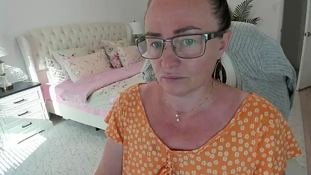 Vika73 online show from July 4, 2026, 10:05 pm