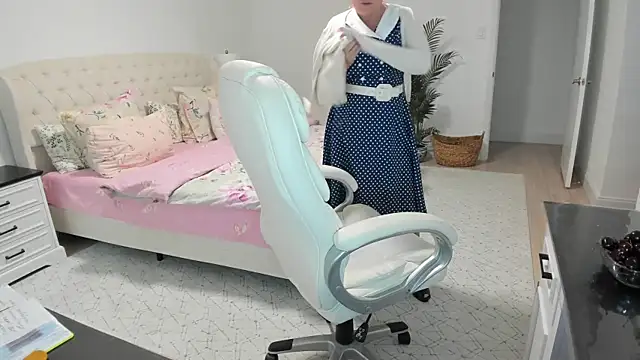 Vika73 online show from July 17, 2026, 11:50 am
