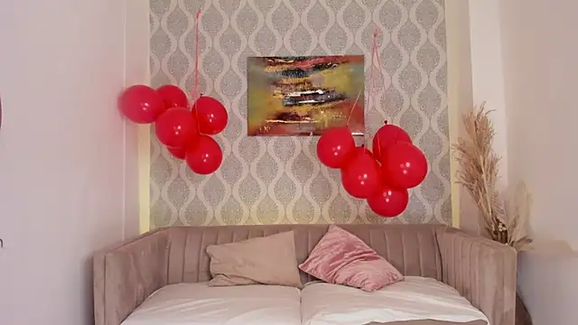 Nikki Rousmel online show from May 23, 2026, 4:18 am