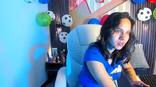 MadisonYoung000 online show from June 23, 2026, 12:58 pm