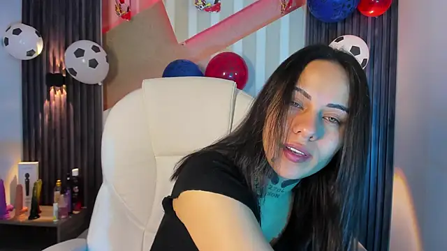 MadisonYoung000 online show from June 25, 2026, 12:42 pm