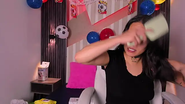 MadisonYoung000 online show from July 6, 2026, 1:08 pm