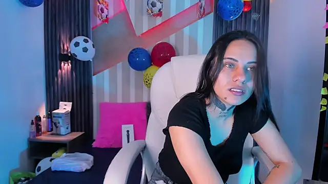 MadisonYoung000 online show from July 6, 2026, 3:03 pm