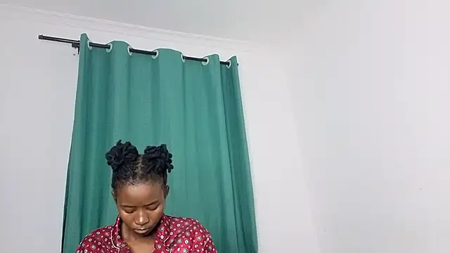 Dream Girlz online show from June 17, 2026, 7:04 pm
