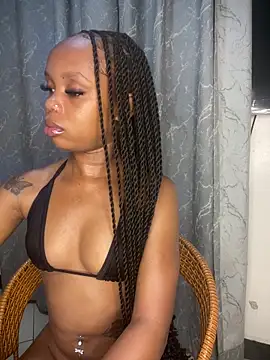 Snapshot of sexyie_caramel chatting on June 18, 2026, 8:24 pm sexyie caramel online show from June 18, 2026, 8:24 pm