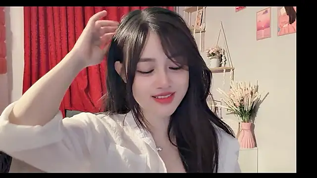 Snapshot of Bee-Cherry chatting on June 26, 2026, 2:21 pm Bee-Cherry online show from June 26, 2026, 2:21 pm