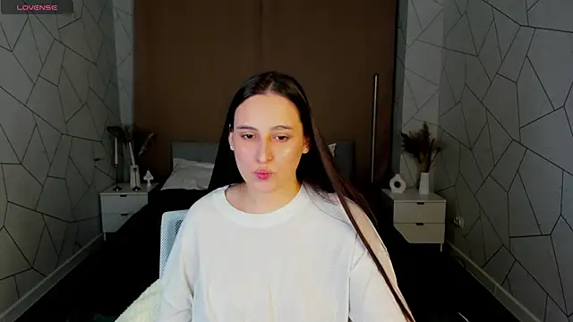 Elizabet Colllins online show from July 18, 2026, 5:06 pm
