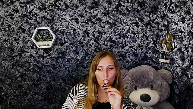 Jenny smille  online show from July 20, 2026, 8:06 am