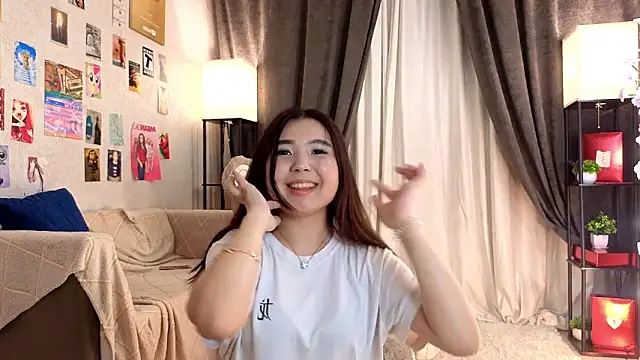 Snapshot of Ellau_555 chatting on May 22, 2026, 10:15 pm Ellau 555 online show from May 22, 2026, 10:15 pm