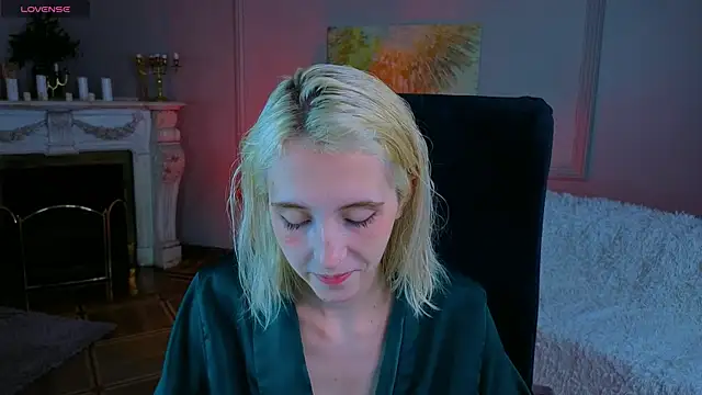 Elen  Moore online show from June 25, 2026, 5:12 am