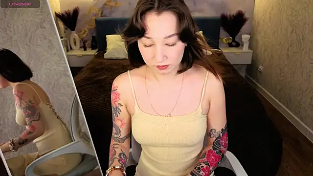 Debra Wade online show from June 18, 2026, 12:44 am