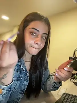 Hanna Cruz  online show from July 21, 2026, 3:58 pm