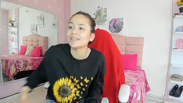ivyyemerald  online show from July 8, 2026, 1:59 pm