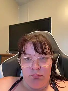 Queenbaddie21 online show from July 25, 2026, 6:05 pm