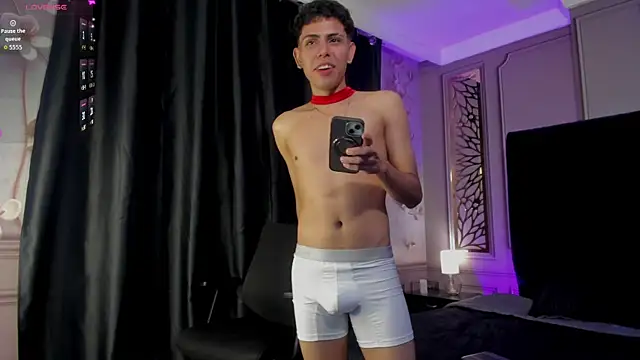 hunterwest06 online show from July 22, 2026, 4:43 pm