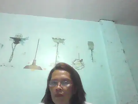 Snapshot of momshe2026 chatting on June 27, 2026, 12:44 pm momshe2026 online show from June 27, 2026, 12:44 pm
