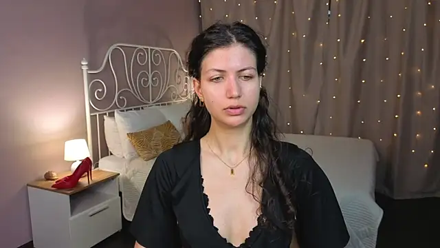NoelPerfect online show from July 7, 2026, 5:32 am