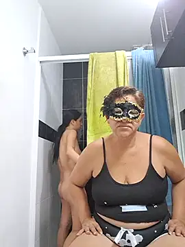 HOTANDSKINNY online show from July 13, 2026, 11:13 am