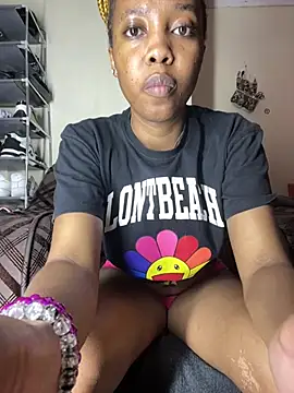 Snapshot of Sweet_Linah1 chatting on June 25, 2026, 2:32 pm Sweet Linah1 online show from June 25, 2026, 2:32 pm