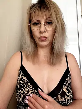 Snapshot of Kitty-MEOWW chatting on May 28, 2026, 8:11 am Kitty-MEOWW online show from May 28, 2026, 8:11 am