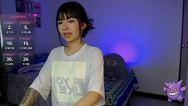 NicoRobin7 online show from July 17, 2026, 8:24 pm