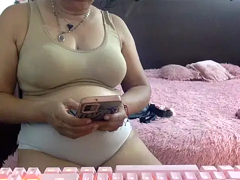 mommy-flabia online show from June 10, 2026, 8:52 pm