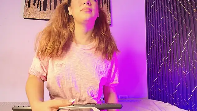 Niina  queen online show from June 7, 2026, 2:43 pm
