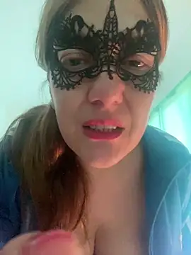 lulupiecitosamor online show from June 12, 2026, 11:53 am