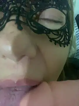 lulupiecitosamor online show from June 26, 2026, 12:04 am