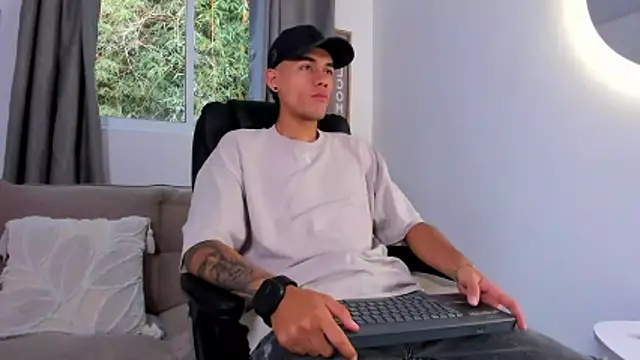 NickCopeer  online show from June 15, 2026, 12:29 pm